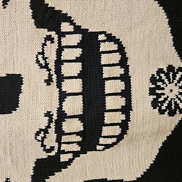 Betsey Johnson Skull Sweater Fleur-de-lis Spine Scoop Neck Sz M Black White - Picture 7 of 9